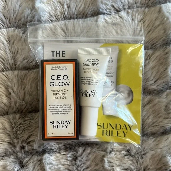 Sunday Riley self care bundle - Picture 3 of 4